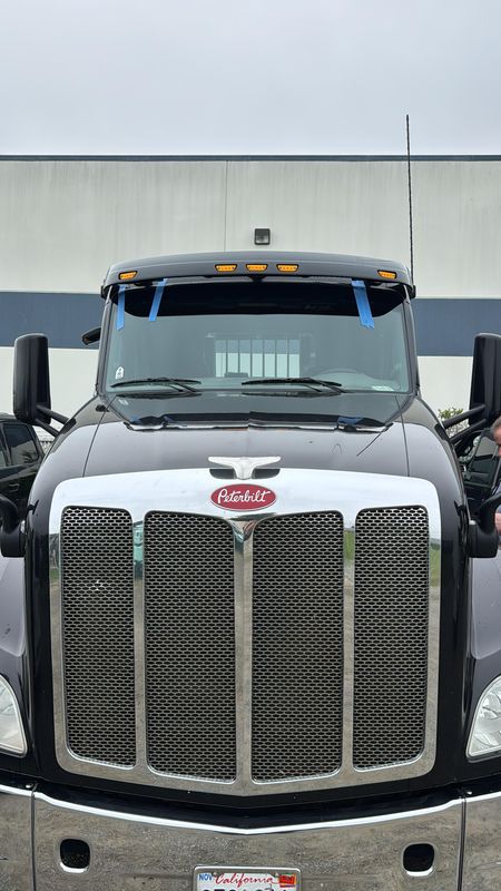 Peterbilt semi-truck windshield replacement — commercial fleet service Bay Area